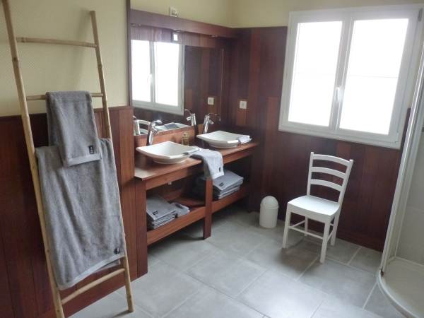 Salle de bains-douches RDC