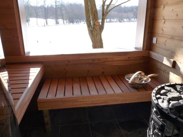 Le sauna avec vue sur l'étang